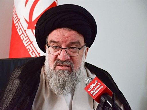 احمد خاتمی: در موضوع بنزین دو نظریه وجود دارد؛ یک نظر معتقد است یک کشور خارجی مقصر بوده؛ دیگری اینکه شیاطین داخلی مقصر بودند / می‌خواستند با تکرار اغتشاشات آبان، با دروغ گران شدن قیمت بنزین جرقه آتش را روشن کنند / کشورهای همسایه بدانند با ایران ضعیف زمان شاه مواجه نیستند