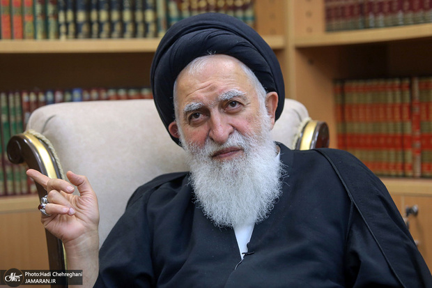 در جلسه درس خارج فقه؛ آیت الله علوی بروجردی: آیت الله العظمی صافی گلپایگانی نمی‌تواند در برابر این وضعیت ساکت باشد/ ایشان آدم ساده‌ای نیست که از اوضاع جهان مطلع نباشد؛ لذا پیشنهاد کرده که در خصوص روابط با کشورهای مختلف دنیا بازنگری کنید/ مرجعیت در قبال نظام مسئولیت دارد