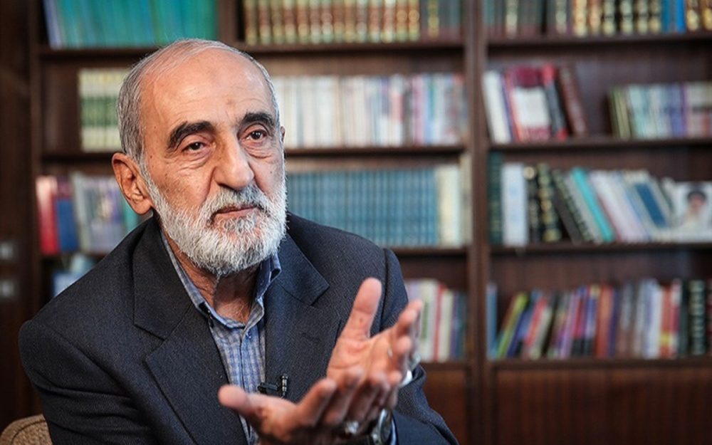 حسین شریعتمداری به رئیسی: مدیران دولت قبل را اخراج کنید