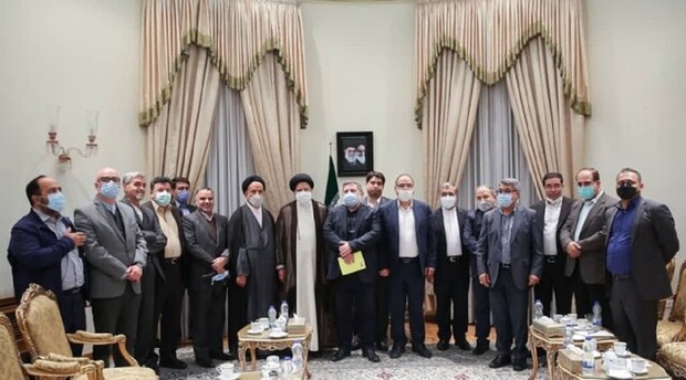 مدیران رسانههای اصلاحطلب دوباره به دیدار رئیسی رفتند؛ این بار پس از پیروزی وی در انتخابات/ رئیس جمهور در جلسه سه ساعته چه گفت؟ + اسامی حاضرین و جزییات مسائلی که مطرح شد مدیران رسانههای اصلاحطلب دوباره به دیدار رئیسی رفتند؛ این بار پس از پیروزی وی در انتخابات/ رئیس جمهور در جلسه سه ساعته چه گفت؟ + اسامی حاضرین و جزییات مسائلی که مطرح شد