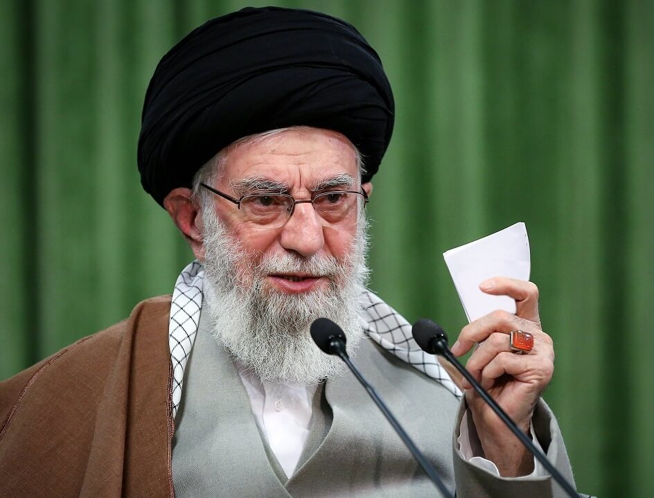 رهبر معظم انقلاب: در برجام به برخی نکته‌ها توجه نشد و مشکلاتی پیش آمد که می‌بینیم / آن کسانی که دم از تسلیم در مقابل آمریکا می‌زنند، نمی‌توانند به این انقلاب پایبند باشند