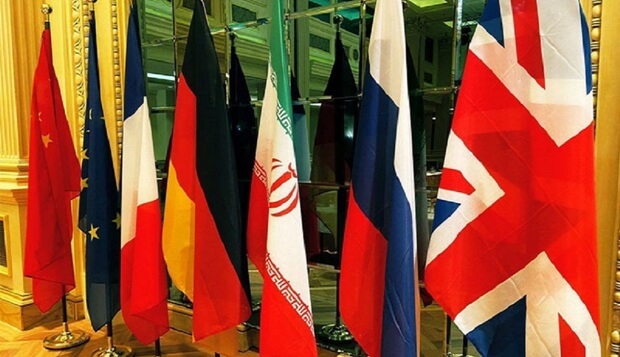 رئیس اسبق بانک مرکزی: در حال حاضر هیچ کدام از کشورهای همسایه ما رابطه عادی با ایران ندارند؛ از تحریم ها می ترسند