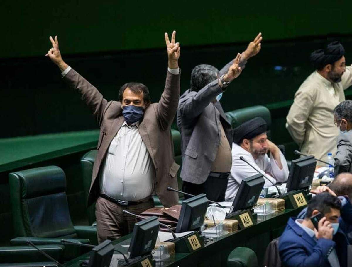 انتقاد روزنامه جمهوری اسلامی از یک طرح مجلس: امام معتقد بود روحانیت در هیچ کار اجرایی دخالت نکند
