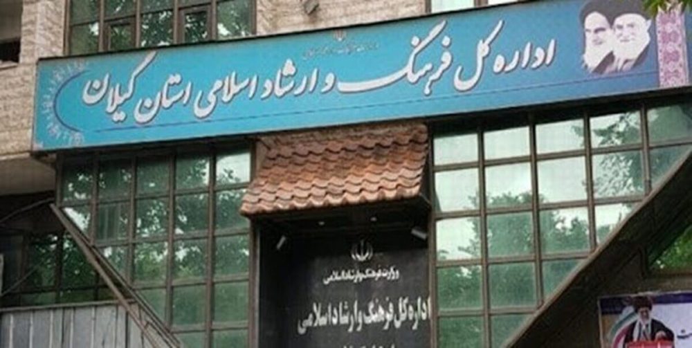 حافظا می خور و رندی کن و خوش باش ولی / دام تزویر مکن چون دگران قرآن را حافظا می خور و رندی کن و خوش باش ولی / دام تزویر مکن چون دگران قرآن را