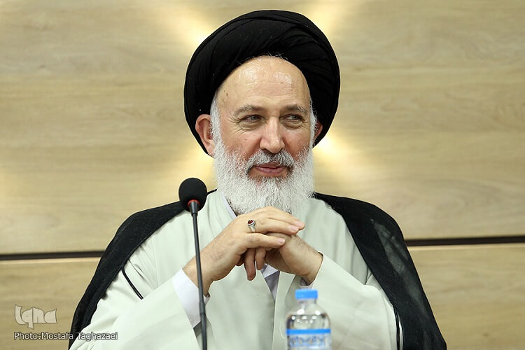 آیت الله ایازی: نباید حجاب شکل سیاسی پیدا کند
