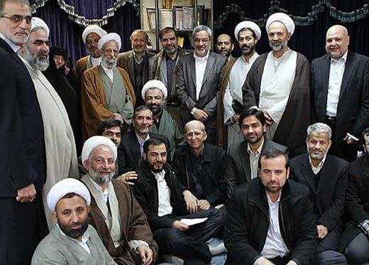خانه نشینی احمدی نژاد و برافراشتن علم جبهه پایداری