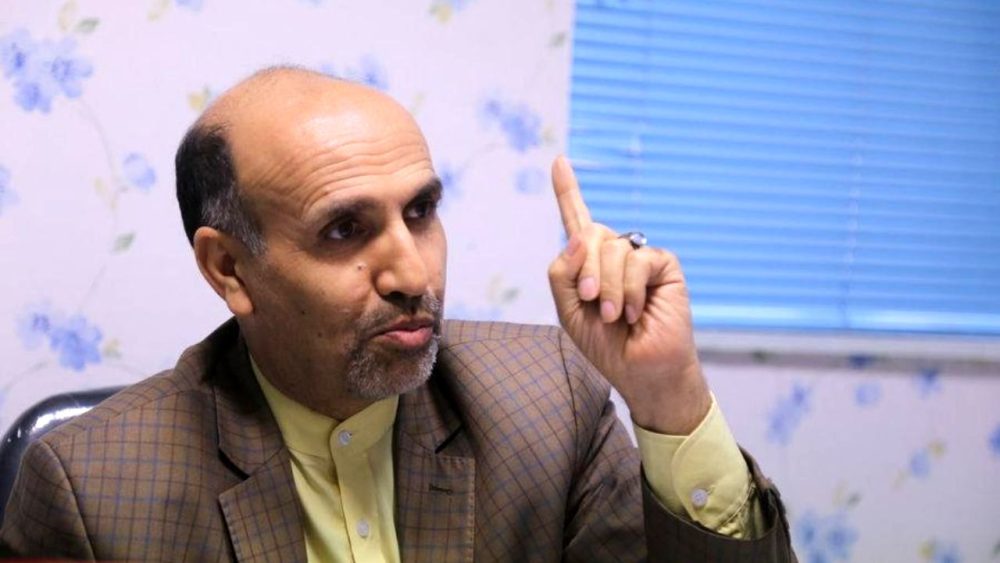 پازوکی: فقر در ایران گسترده شده اما مجلس حقوق دولتی ها را بدون سقف کرد ! مگر از حقوق های نجومی نمی گفتید؟