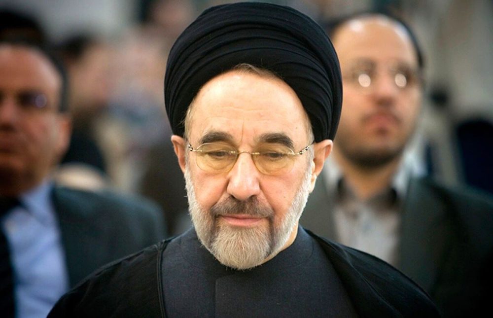 حمله کیهان به خاتمی: بی‌اراده و بی شخصیت است/ چرا تصویری جعلی از ملت ایران می‌تراشد؟