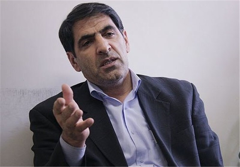 انتقادات صریح جواد اطاعت از شورای نگهبان و آیت الله جنتی روی آنتن زنده