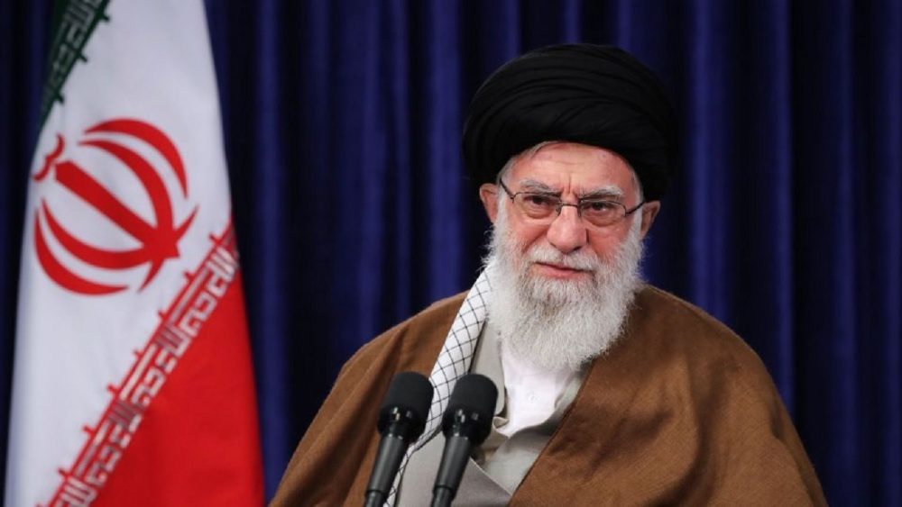 رهبر معظم انقلاب: افرادی که وارد میدان انتخابات شده‌اند، از سیاه‌نمایی و بیان مطالب خلاف واقع برای جلب نظر مردم اجتناب کنند