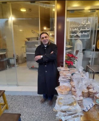 ” هرکس در این سرا در آید ، نانش دهید و از ایمانش مپرسید .”