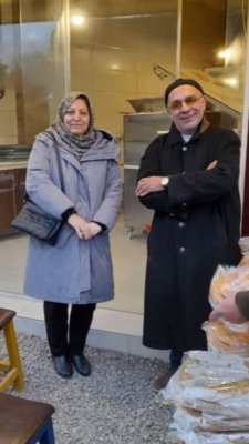 ” هرکس در این سرا در آید ، نانش دهید و از ایمانش مپرسید .”