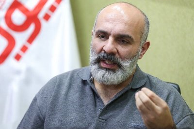 ” هرکس در این سرا در آید ، نانش دهید و از ایمانش مپرسید .”