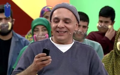 ” هرکس در این سرا در آید ، نانش دهید و از ایمانش مپرسید .”