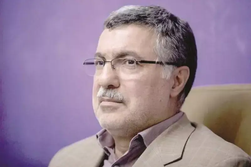 ظفرقندی، دبیرکل جامعه پزشکی: حال امروز و چشم‌انداز آینده کشور و مردم خوب نیست/ علائم حیاتی به مرز هشدار رسیده‌اند/
