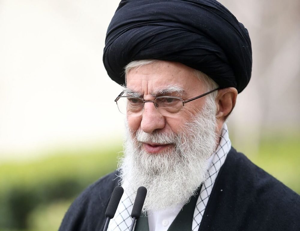 رهبر انقلاب: دشمنان حدود یک سال تلاش کردند که مردم را از انتخابات منصرف کنند و انتخابات را از رونق بیندازند