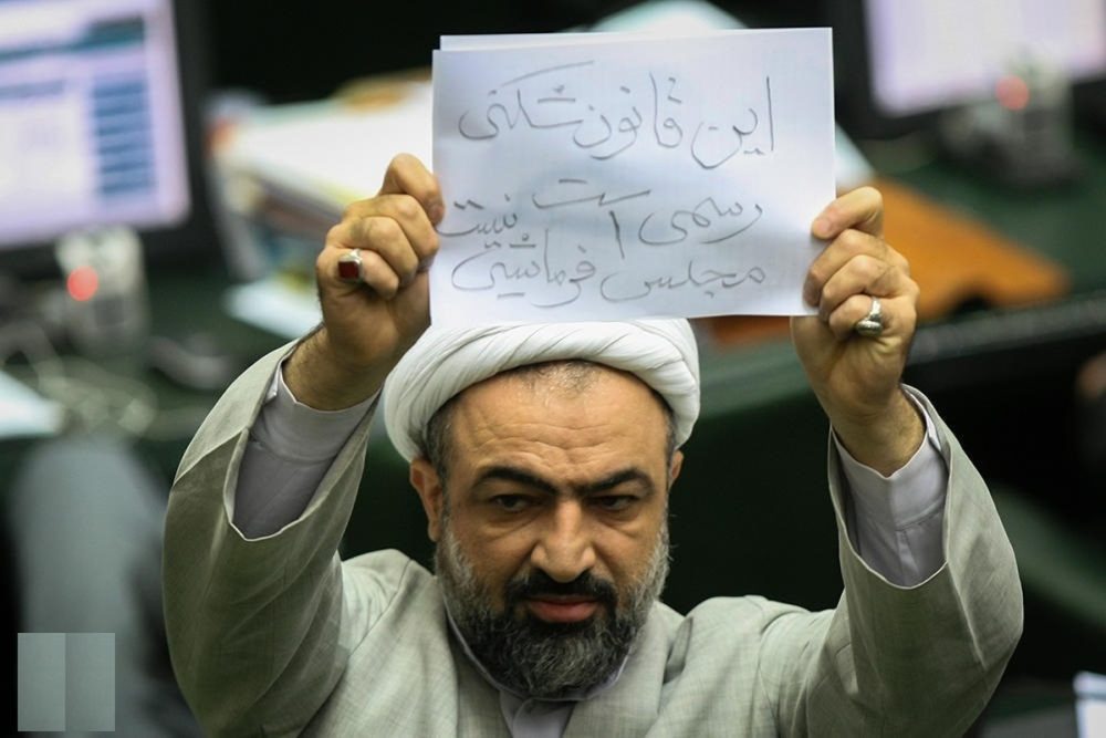 دفاع سنگین سایت جبهه پایداری از رسایی: چرا تسنیم و روزنامه جوان دخالت می‌کنند؟