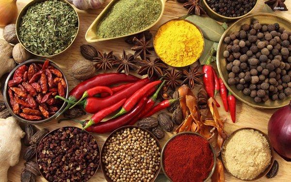 خواص و فواید باورنکردنی خوردن غذای تند برای مردان و زنان