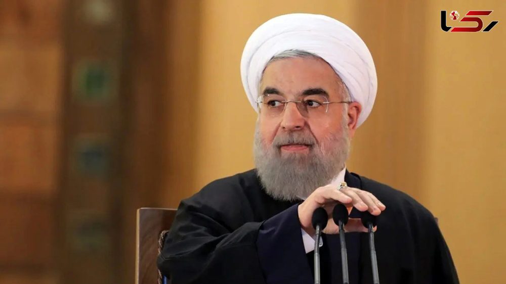 روحانی: در ۹۸ وقتی بنزین گران شد اولین کسی که توئیت زد و مخالفت کرد، آقای رئیسی، رئیس قوه قضائیه بود که نامه سران قوا برای گران کردن بنزین را با خط خودش امضا کرده بود!