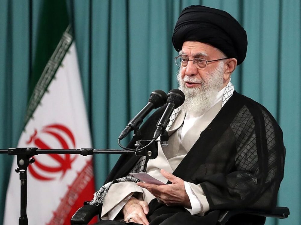 مقام معظم رهبری: حجاب یک حکم مسلم شرعی است و باید آن را رعایت کنند
