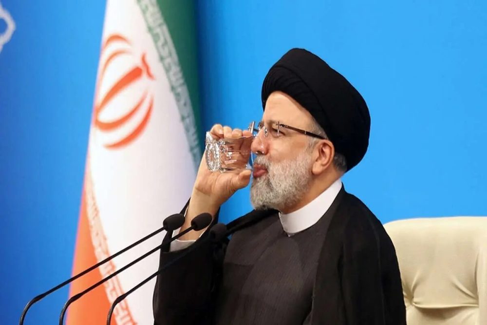 روزنامه اطلاعات: آقای دولت سیزدهم! بالاخره بعد از ۳۲ماه نتیجه وعده‌های‌تان در باره ارز و تورم را می‌بینید؟ - اقتصاد را به گروگان سیاست تبدیل کردید