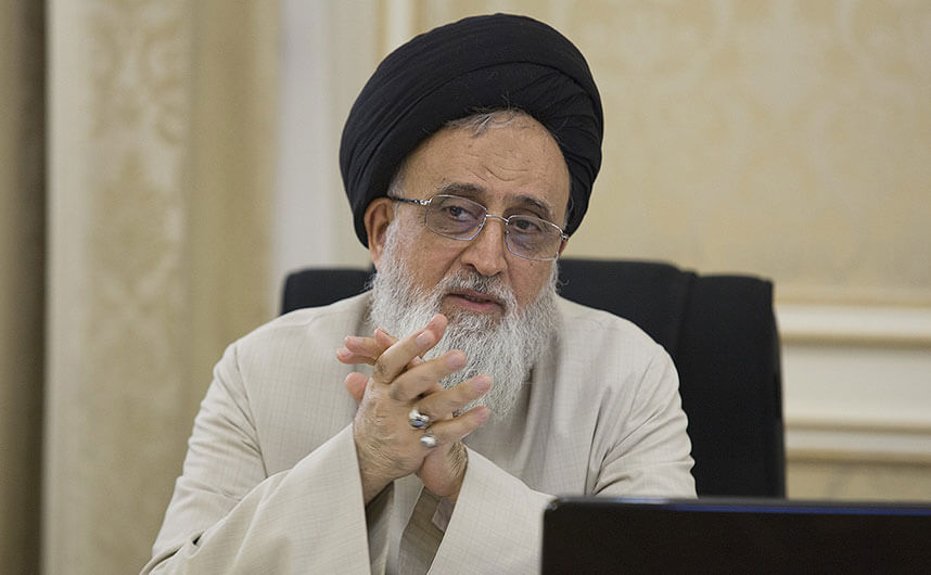 در انتخابات مجلس خبرگان فقهای شورای‌ نگهبان با کمال‌ تقوا و رعایت عدالت‌ تصمیم گرفتند