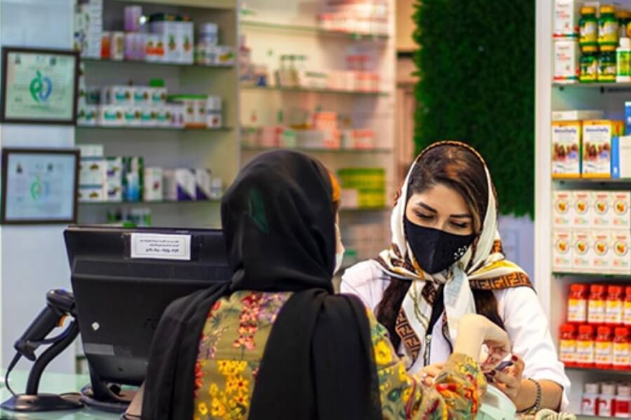 وزارت بهداشت می‌گوید رعایت حجاب در سهمیه داروخانه‌ها نقش دارد