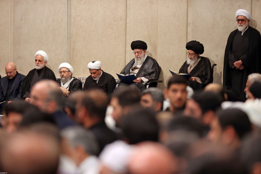 مراسم بزرگداشت رئیس‌جمهور و همراهانش از سوی رهبر انقلاب