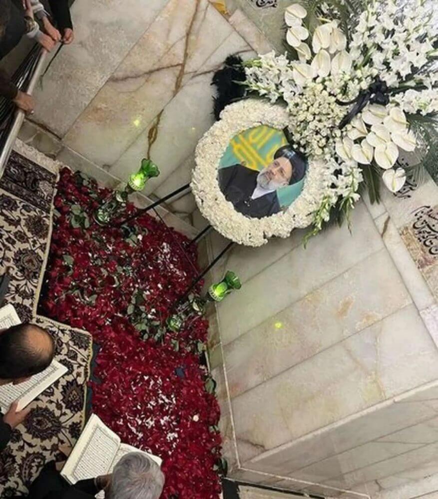 عکس سنگ مزار شهید رئیسی در حرم رضوی