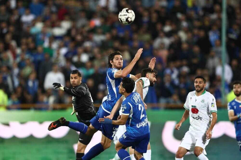 استقلال 2 - ذوب آهن 1، خارجی‌های استقلال صدر را پس گرفتند