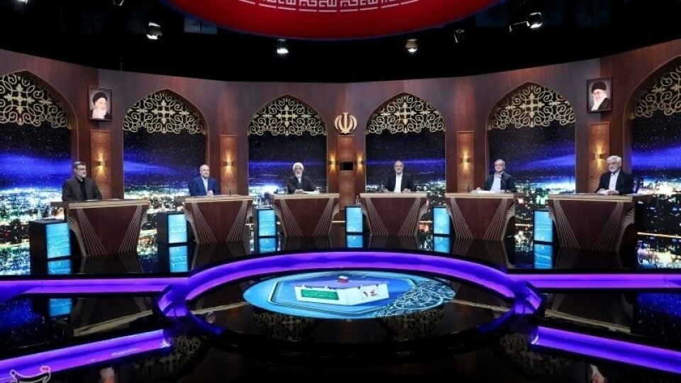 انتقاد روزنامه جمهوری اسلامی از کاندیداهای ریاست جمهوری: کسانی «رجل سیاسی» معرفی شده اند که نه با الفبای مدیریت آشنائی دارند و نه با الفبای اخلاق انتقاد روزنامه جمهوری اسلامی از کاندیداهای ریاست جمهوری: کسانی «رجل سیاسی» معرفی شده اند که نه با الفبای مدیریت آشنائی دارند و نه با الفبای اخلاق