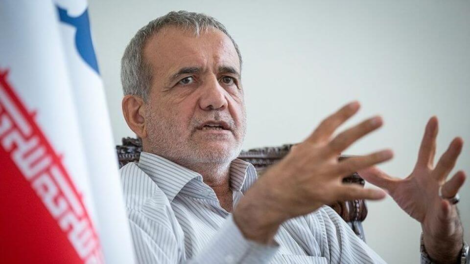 دلیل نارضایتی مردم این است که نه تنها با محبت با آنها برخورد نمی‌کنیم، بلکه با باتوم و چماق جواب آنها را می‌دهیم