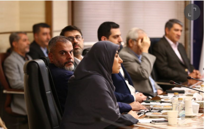 فاضلی، جامعه شناس: ‌آقای عارف! درباره علت حضور پسرتان در جلسه رسمی دولتی، خیلی روشن توضیح بدهید