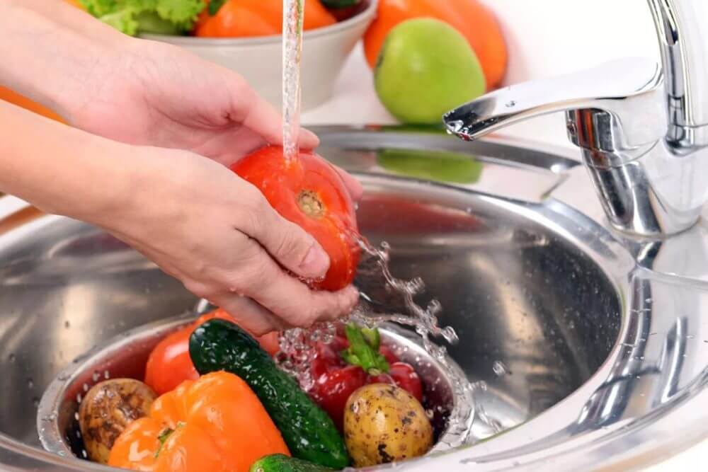 بهترین روش شستن میوه‌ها و سبزیجات