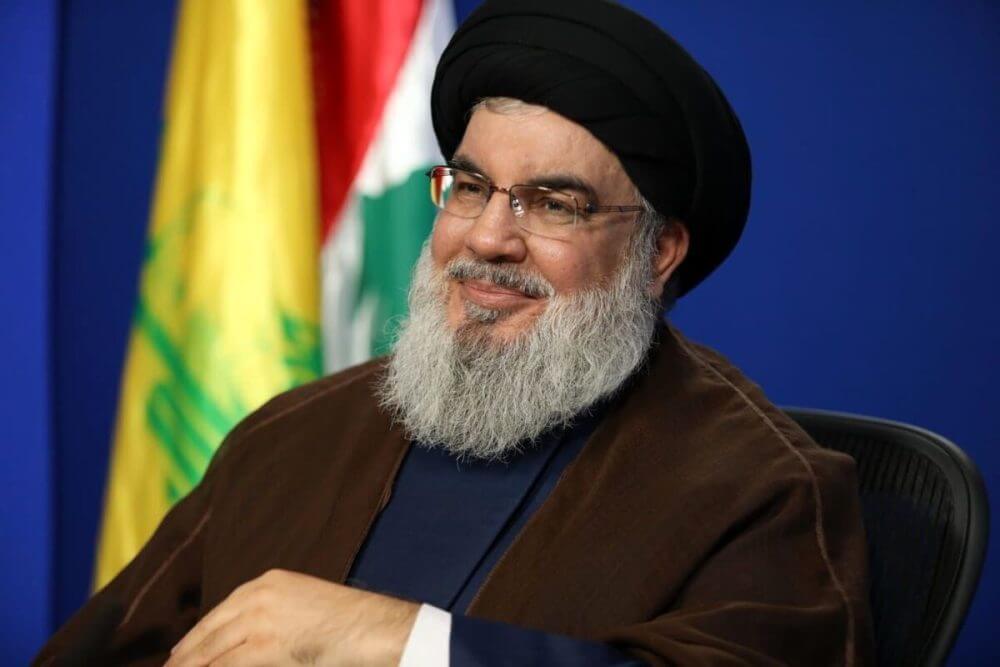 تسنیم: محل استقرار سید حسن نصرالله با فاصله قابل توجهی از سطح زمین، در زیر زمین در منطقه ضاحیه قرار داشت، اما با بمب‌های سنگرشکن آمریکایی این جنایت رقم خورد- شهادت این شهدا ناشی از موج انفجار سنگین ده‌ها تن بمبی بوده است که بر روی مقر فرماندهی حزب‌الله ریخته شده- پیکر شهید نصرالله از زیر آوار سالم بیرون آورده شده است