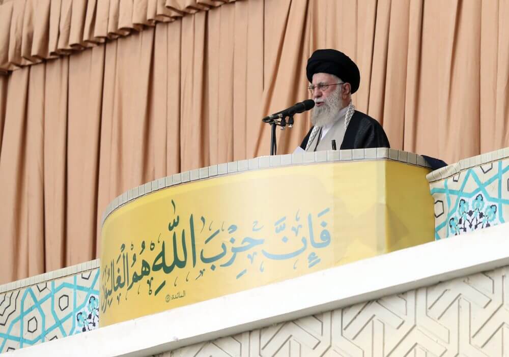 روزنامه هم میهن: خطبه های رهبر انقلاب هم روحیه بخش بود، هم نگرانی از فضای جنگی را برطرف کرد