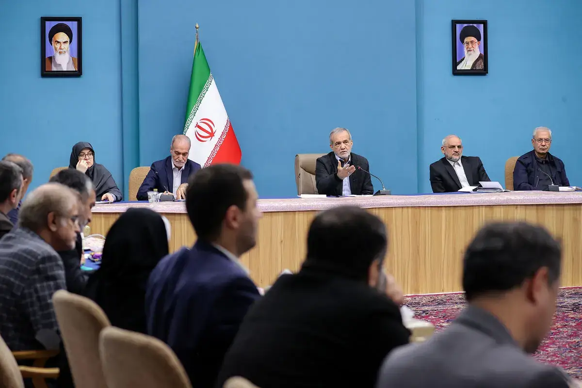 نشست رییس‌جمهور با اعضای شورای مرکزی خانه احزاب