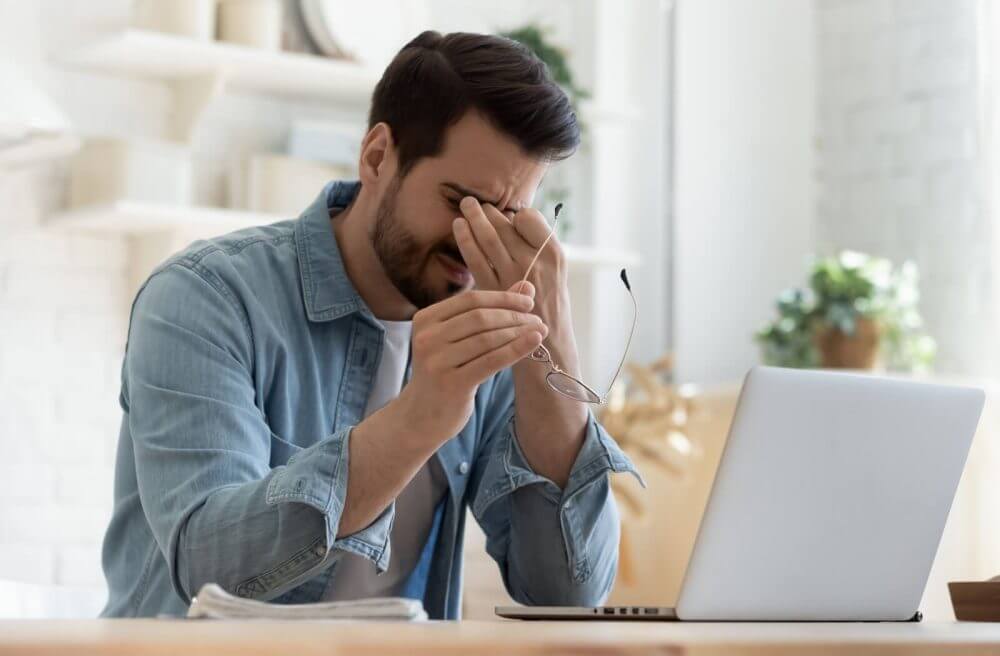 چشم‌هایتان خسته‌اند؟ این راهکارها را امتحان کنید!