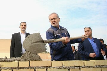 روزنامه نزدیک به قالیباف: دیوارچینی پزشکیان در خوزستان، پوپولیسم نیست اما آیا چنین اقداماتی لازم است؟ - باید دفتر رییس جمهور پاسخگو باشد