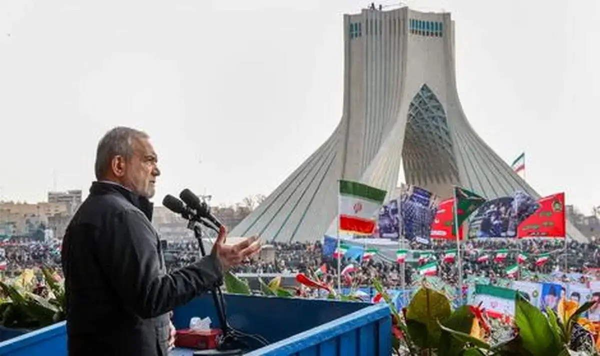 تقدیر روزنامه جوان از سخنرانی۲۲ بهمن پزشکیان : او ۲۰ بار نام رهبری را برد