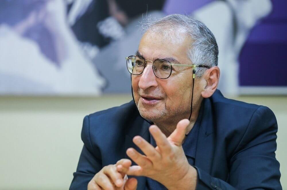 زیباکلام: با تغییر نظام به‌شدت مخالفم؛ ایران در سال ۱۴۰۴ نه به بن‌بست می‌رسد نه فرو می‌پاشد