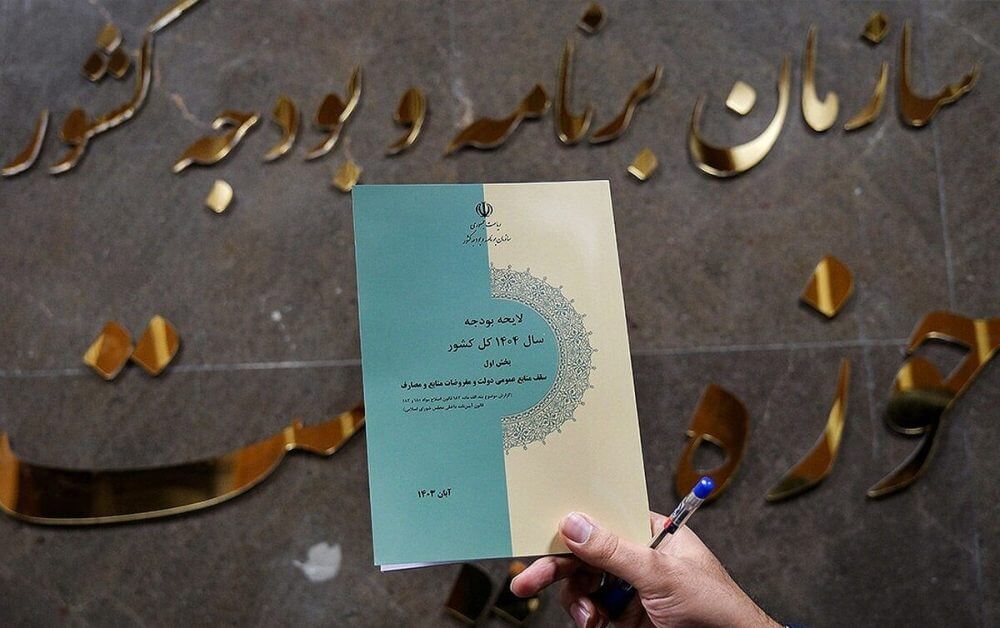 تصمیم‌سازان اقتصاد ایران سرمایه‌داران هستند و تصمیم‌گیرانش نجومی‌بگیران