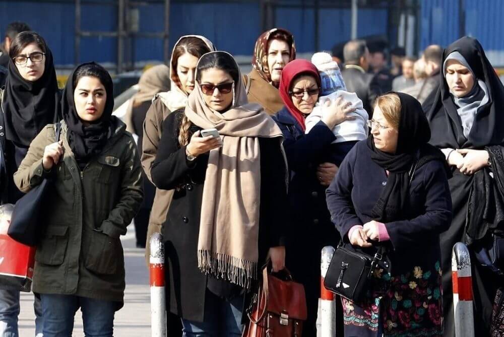 هشدار روزنامه اطلاعات درباره مخدوش شدن امنیت ملی با اجرای قانون حجاب؛ برای فردا و فردا‌ها پیش‌بینی و پیش‌شنوایی کنند