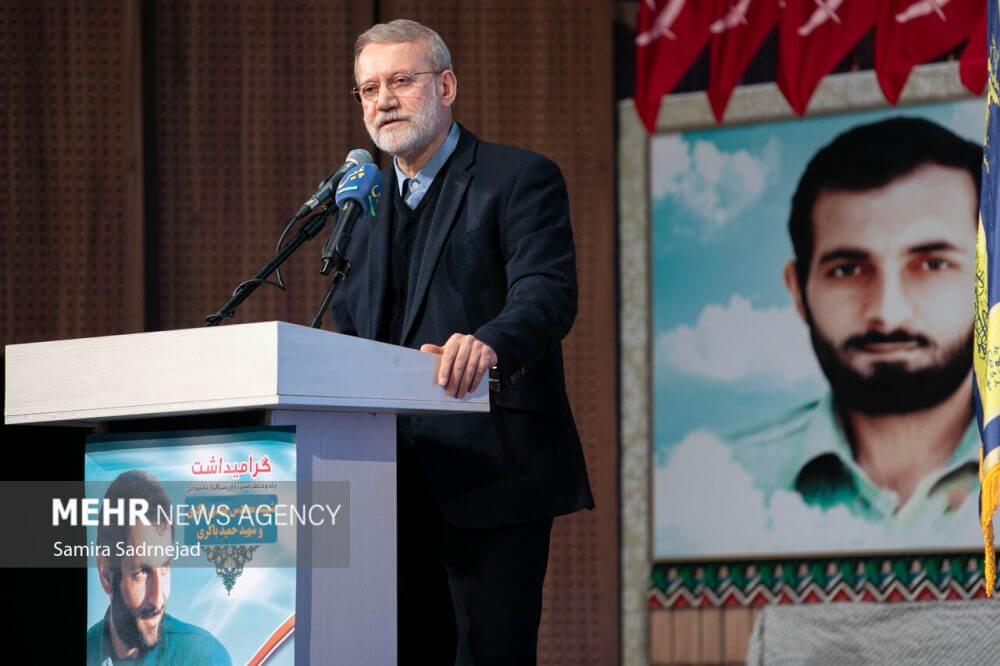 لاریجانی: ترامپ در عمل باید ثابت کند اهل صلح است- آیا معنا دارد یک نفر تابلوی صلح بلند کند اما ملت ها را تهدید کند؟
