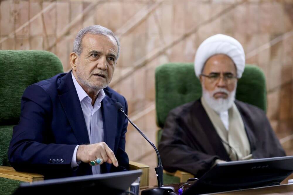 پزشکیان: اصولگرای محکمی هستم و با تمام وجود به اصلاحات معتقدم - حزب بد نیست اما پشتوانه خویشاوندی و یا وابستگی حزبی ندارم
