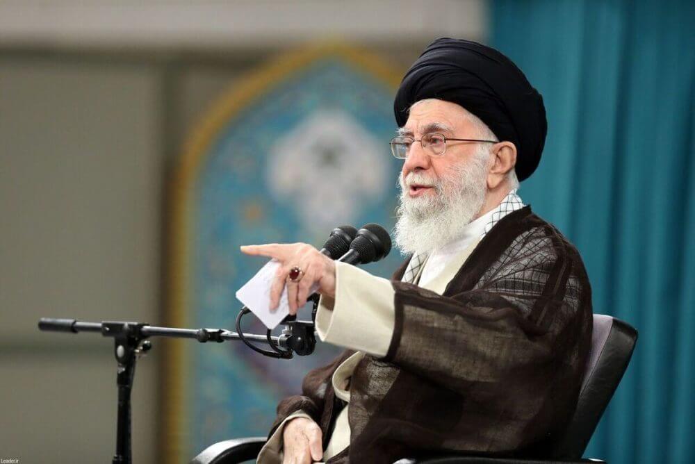 رهبر انقلاب: گمان نمی‌کنیم مذاکره با آمریکا به نتیجه‌ای برسد و نمی‌دانیم چه خواهد شد - اینکه بگویند ما به ایران اجازه‌ی غنی‌سازی نمی‌دهیم، این غلط زیادی است؛ کسی منتظر اجازه‌ی این و آن نیست