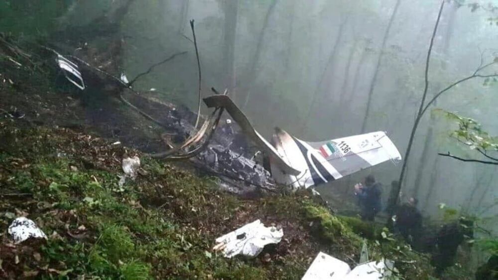 بهادری جهرمی، سخنگوی دولت سیزدهم: در حادثه سقوط بالگرد رئیس‌جمهور، بدن ایشان سوخته و بسیار آسیب دیده بود/ مابقی افراد چون از بالگرد بیرون افتاده‌اند این اتفاق برایشان رخ نداده، اما شهید رئیسی در بالگرد مانده و میزان سوختگی وی کاملاً متفاوت با بقیه بود