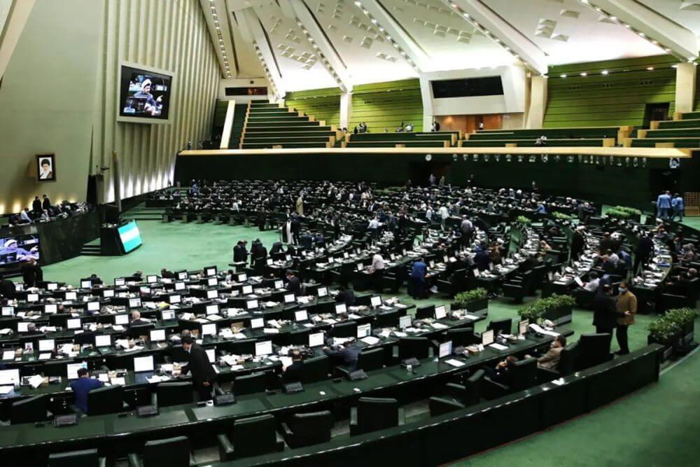 بیانیه مجلس: دیگر نمی‌توان مانند سابق با آمریکا مذاکره کرد؛ باید پیش شرط‌هایی گذاشت که تا تحقق کامل آن‌ها، هیچ گفت‌وگوی جدیدی صورت نگیرد