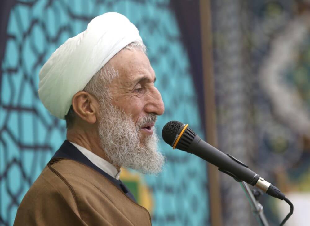 مسیح مهاجری: سپردن تریبون نمازجمعه به کسی که افکار عمومی خواهان کنار گذاشتن اوست، لجبازی با مردم است