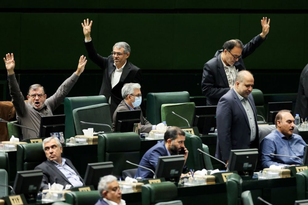با طرح سه فوریتی مجلس برای خروج از NPT چه اتفاقی رخ خواهد داد؟ - هرگونه مذاکره با امریکا و سه کشور اروپایی قطع خواهد شد - همکاری نظارتی هم با آژانس قطع خواهد شد